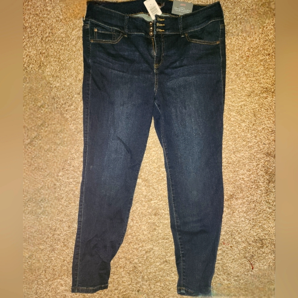 NWT TORRID Women's JEGGINGS 18 SHORT